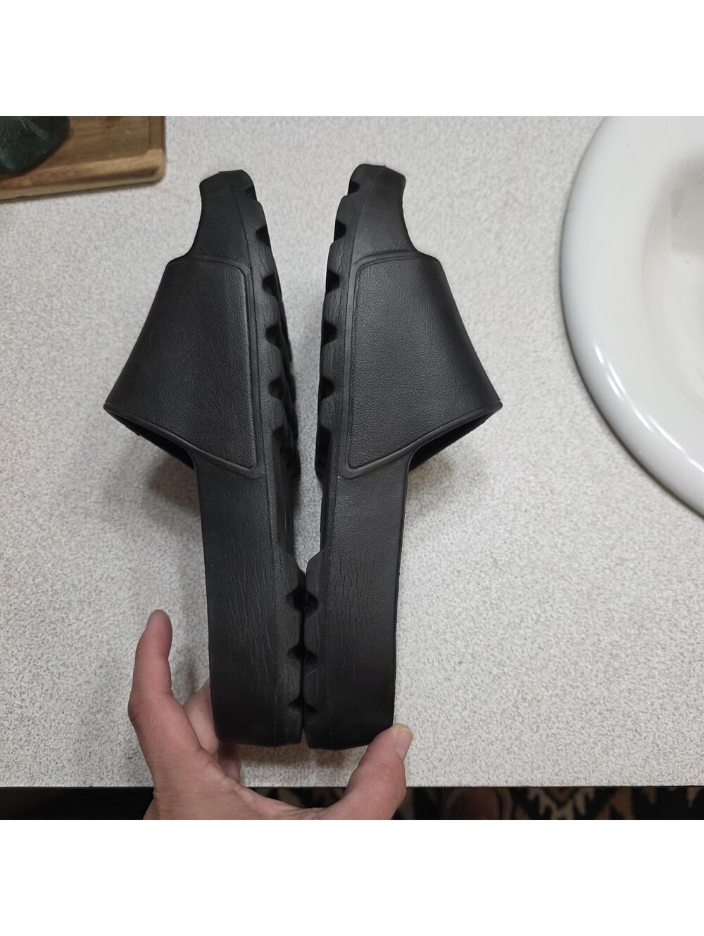 Old Navy Black Slip-On Slide Sandals Size 9 - Picture 6 of 6